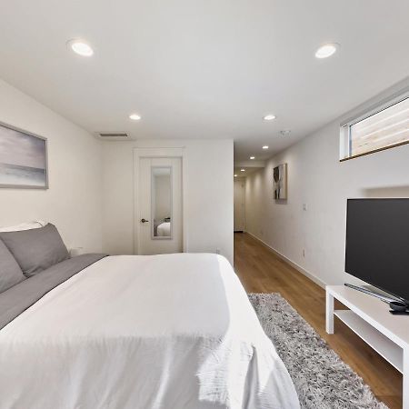 סיאטל Modern Apartment Near Light Rail מראה חיצוני תמונה