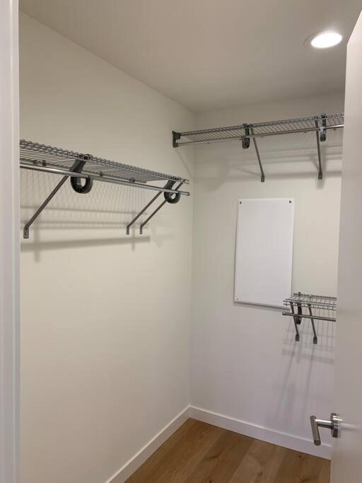 סיאטל Modern Apartment Near Light Rail מראה חיצוני תמונה