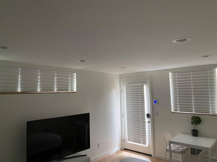סיאטל Modern Apartment Near Light Rail מראה חיצוני תמונה