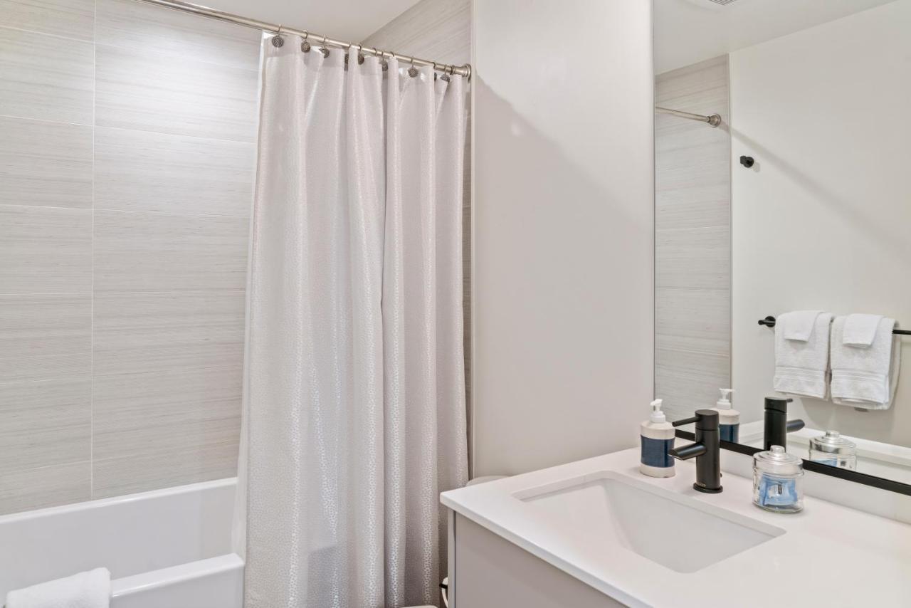סיאטל Modern Apartment Near Light Rail מראה חיצוני תמונה